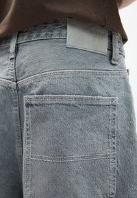 Thumbnail Image 4