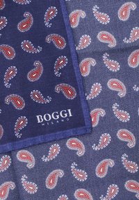 Námorníckou vreckovku s paisley vzorom v červenej a bielej farbe. Mäkká tkanina, obsahuje malý paisley vzor, logo "BOGGI MILANO" v rohu.