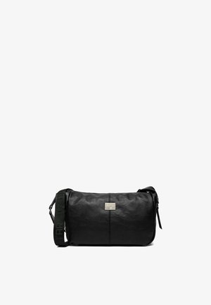 Schwarze rechteckige Umhängetasche mit verstellbarem Riemen, vorderem Logo-Patch und Reißverschluss vor weißem Hintergrund.