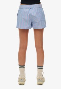 No seleccionado, blue pink stripe