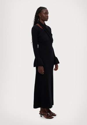 CROSS DRESS - Strikkjoler - black