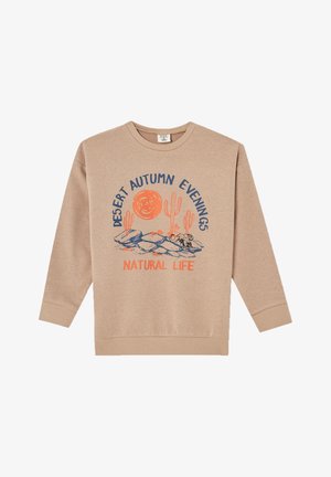 Beige sweatshirt med et ørkenlandskab, orange sol, kaktusser, klipper og et lille dyr; teksten lyder "Desert Autumn Evenings" og "Natural Life."