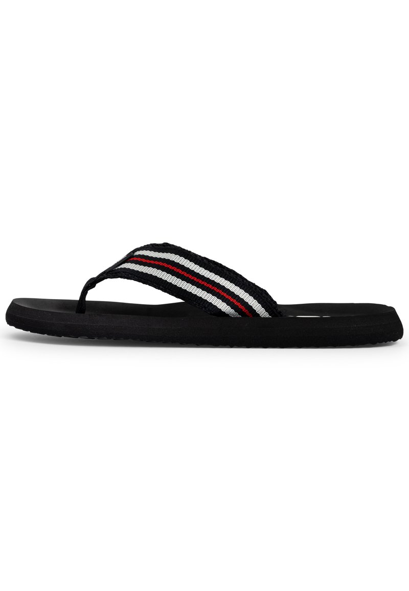 Musta flip-flop, jossa on teksturoitu pohja, ja punavalkoisilla raidallisella kudotulla hihnalla. Littee muotoilu, avonainen kärki, kumimateriaalia.