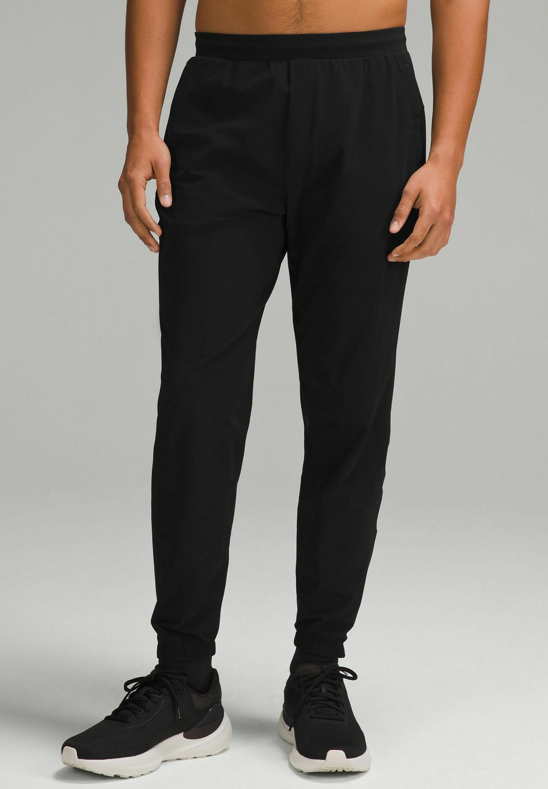 lululemon SURGE JOGGER - Tracksuit bottoms - black - Zalando