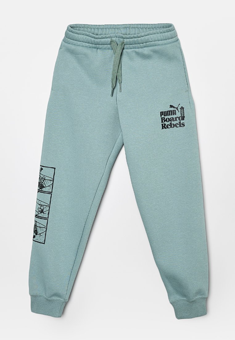 Pantaloni della tuta blu-verde chiaro con vita elasticizzata e cordino. Presentano grafiche nere sulla gamba sinistra e un logo sul davanti.