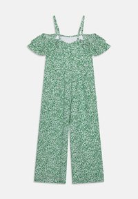 Zielony kombinezon w kwiaty z rękawami typu off-shoulder, regulowanymi ramiączkami, lekkim materiałem i luźnymi, szerokimi nogawkami. Posiada biały, plamisty wzór.
