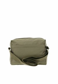 Borsa a tracolla rettangolare di colore verde oliva con tracolla regolabile e chiusura con cerniera, realizzata in tessuto testurizzato.