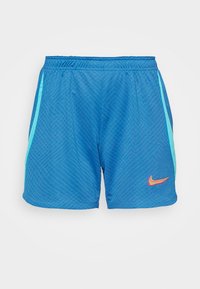 Pantalones cortos deportivos azules con un patrón texturizado, cintura elástica y paneles laterales en azul claro contrastante. Presentan un logo de Nike multicolor.