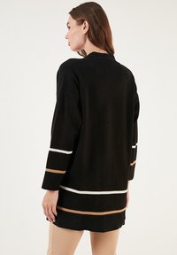 LELA Kardigán - black