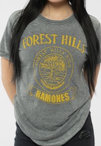 Paradiso Clothing RAMONES FOREST HILLS - Print T-shirt - charcoal
