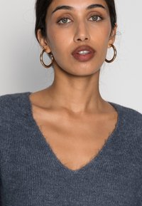 Vero Moda VMCREWLEFILE VNECK  - Camisola - flint stone melange