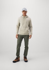 DOCKERS ALPHA SLIM - Chinos - army green
