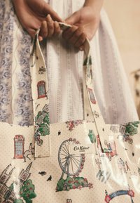 Cath Kidston Torbica - ecru lovely london