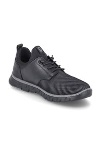 Chaussures de sport noires avec une tige en mailles et des accents en cuir. Présentent un bout arrondi, des lacets et une semelle en caoutchouc texturée pour une meilleure adhérence.