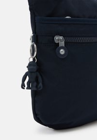 Kipling ARTO - Skuldertasker - blue
