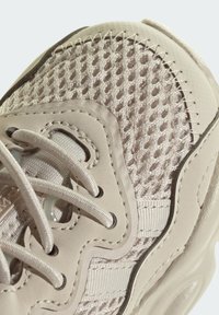 adidas Originals OZWEEGO KIDS - Baby shoes - aluminium aluminium aluminium