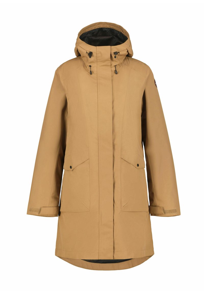Giacca impermeabile color tan con cappuccio, due tasche frontali, taglio dritto e fodera interna nera. Presenta cordini regolabili sul cappuccio.