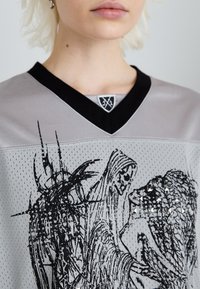 Jaded London FOOTBALL UNISEX - Print T-shirt - silver