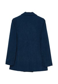 Blazer in corduroy blu navy con un solo spacco, maniche lunghe e colletto a bavero. Tessuto testurizzato con delicate linee verticali, senza chiusure visibili.