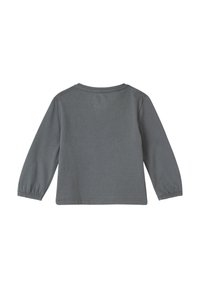 Grijze lange mouwen shirt, zachte katoen materiaal, ronde halslijn, enGathered cuffs. Eenvoudig ontwerp zonder patronen of accenten.