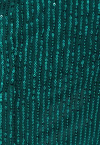 Unselected, emerald