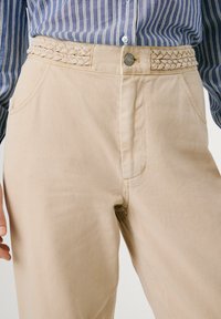Pepe Jeans SAURA LONG - Džinsi ar taisnām starām - stone beige