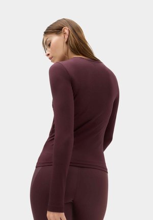 Marks & Spencer, ESSENTIAL ROUND NECK FITTED TOP. - Langærmet T-shirt - mulberry