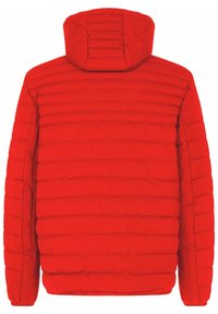 Röd vadderad jacka med horisontell quiltad struktur, huva och elastiska ärmslut. Bakåtblick visar sömlös sömnad och en slät yta.