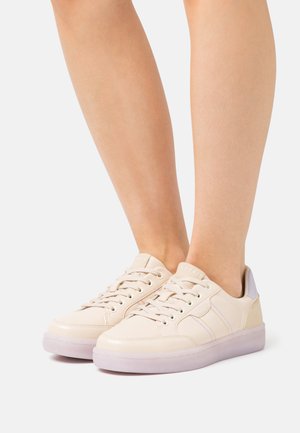 Esprit A22-04 LU2 - Trainers - beige