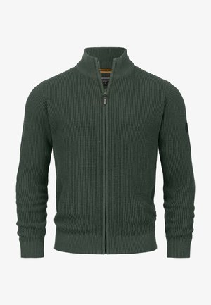 Cardigan verde lavorato a maglia con zip completa, colletto alto, polsini e orlo a coste, e un motivo testurizzato su tutta la stoffa.