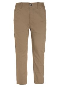 Pantalones chinos beige de corte slim con pasadores para cinturón, bolsillos frontales, cierre de botón y cremallera.