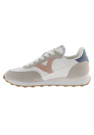 Sneakers - white