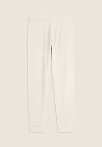 Pantalones de chándal de algodón blanco con un diseño ajustado, cinturilla elástica y puños acanalados. Textura suave sin patrones o acentos visibles.