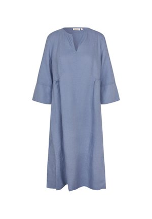 Robe bleu clair jusqu'aux genoux en tissu doux. Présente un décolleté en V, des manches trois-quarts et des fronces à la taille pour une coupe décontractée.