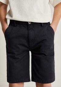 Scalpers OUTFITTERS - Shorts vaqueros - navy