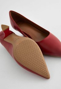 Next WIDE FIT FOREVER COMFORT KITTEN HEEL COURT - Pantofi clasici cu toc - red