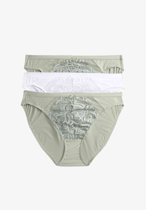 Ensemble de trois sous-vêtements pour femmes avec motifs floraux en dentelle, deux en gris clair et un en blanc, disposés empilés sur un fond blanc.