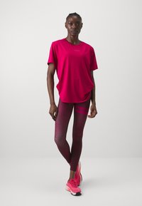 Stronger RELAXED TEE - Camiseta deportiva - granita