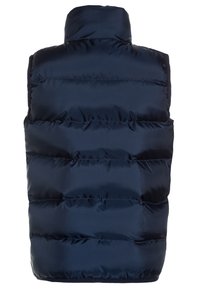 Tmavě modrá zateplená vesta s vysokým límcem, prošívanými částmi, bočními kapsami a hladkou lesklou texturou.