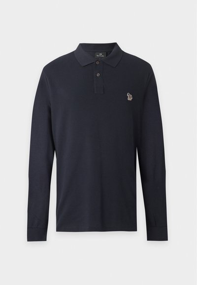 Polo bleu marine à manches longues avec deux boutons et un petit logo zèbre multicolore brodé sur la poitrine gauche.