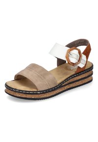 Sandale en daim beige avec sangle en cuir blanc, semelle en liège et boucle hexagonale orange décorative. Présente deux larges bandes avant et des détails de couture.