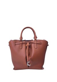 Borsa a tracolla in pelle marrone con una finitura testurizzata. Presenta due manici, una cinghia centrale e un accento in metallo argento nella chiusura.