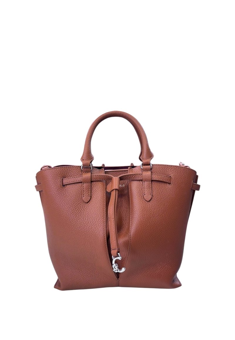 Borsa a tracolla in pelle marrone con una finitura testurizzata. Presenta due manici, una cinghia centrale e un accento in metallo argento nella chiusura.