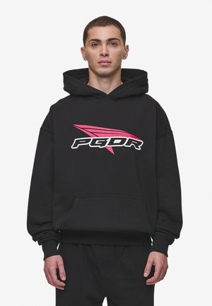 Svart hettegenser laget av mykt stoff, med en frontlomme og et stort grafisk logo i hvitt og rosa. Slapp passform med hette og ribbestrikkede mansjetter.