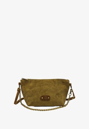 Sac rectangulaire en velours côtelé vert olive, avec une fermeture éclair, une sangle en cuir réglable et un détail en chaîne dorée. Patch logo à l'avant.