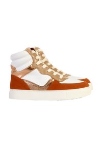 Baskets montantes en cuir blanc, avec des accents en or rose, des sections en daim orange et une semelle en caoutchouc blanc texturé dotée d'un système de laçage.