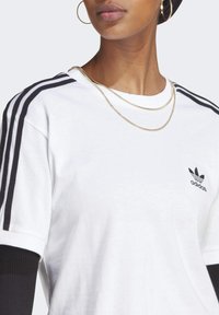 camiseta adidas 3 stripes mujer