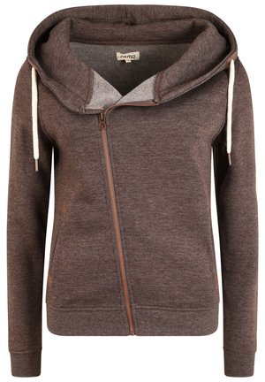 Rudas zip-up džemperis, pagamintas iš minkštos medžiagos, turi didelę, sulankstytą kapučą, kontrastingą vidinę pamušalą ir grietinėlės spalvos virveles su mediniais akcentais.