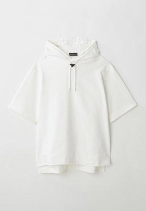 Hvid hoodie med korte ærmer, udstyret med snørelukning, et foret hætte og en subtil lagdelt kant forneden. Blødt bomuldsstof.