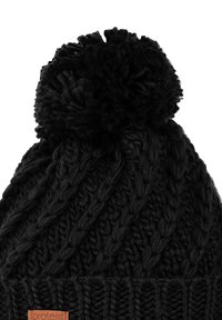 Zwarte gebreide beanie met een gestructureerd kabelpatroon, voorzien van een grote pompon bovenop en een geribbelde manchette. Gemaakt van zacht, warm materiaal.